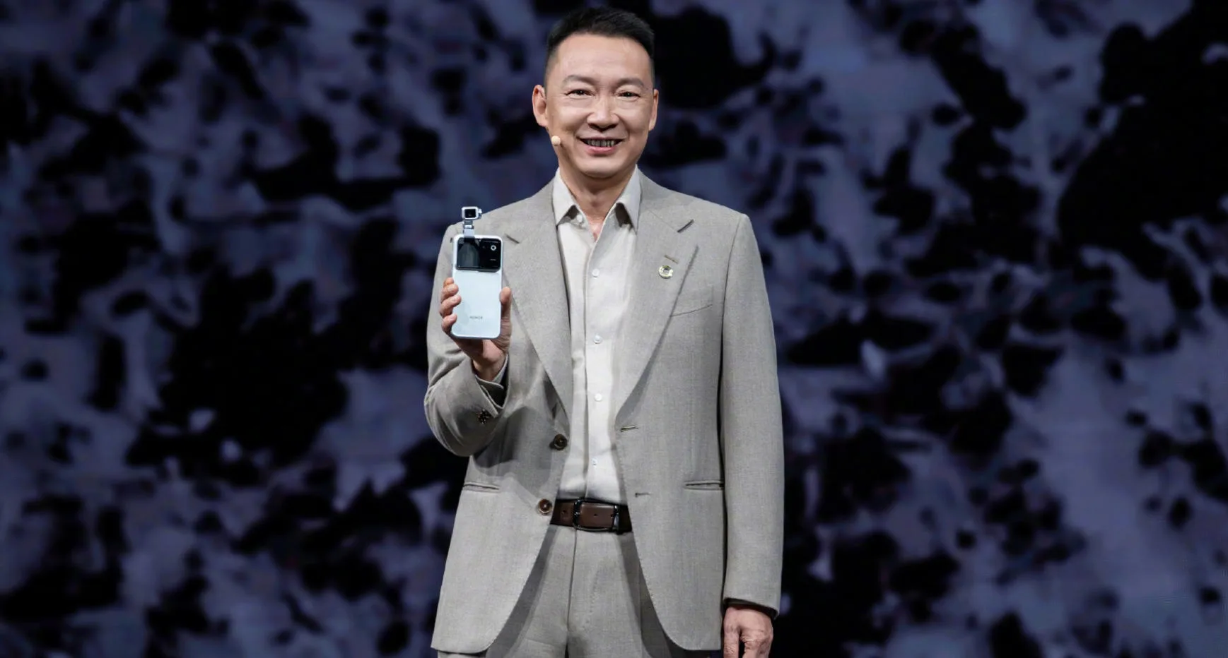 外媒热议荣耀Robot Phone:当中国厂商重新定义手机形态